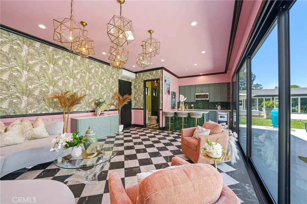 9400 Encino Avenue Northridge, CA 91325