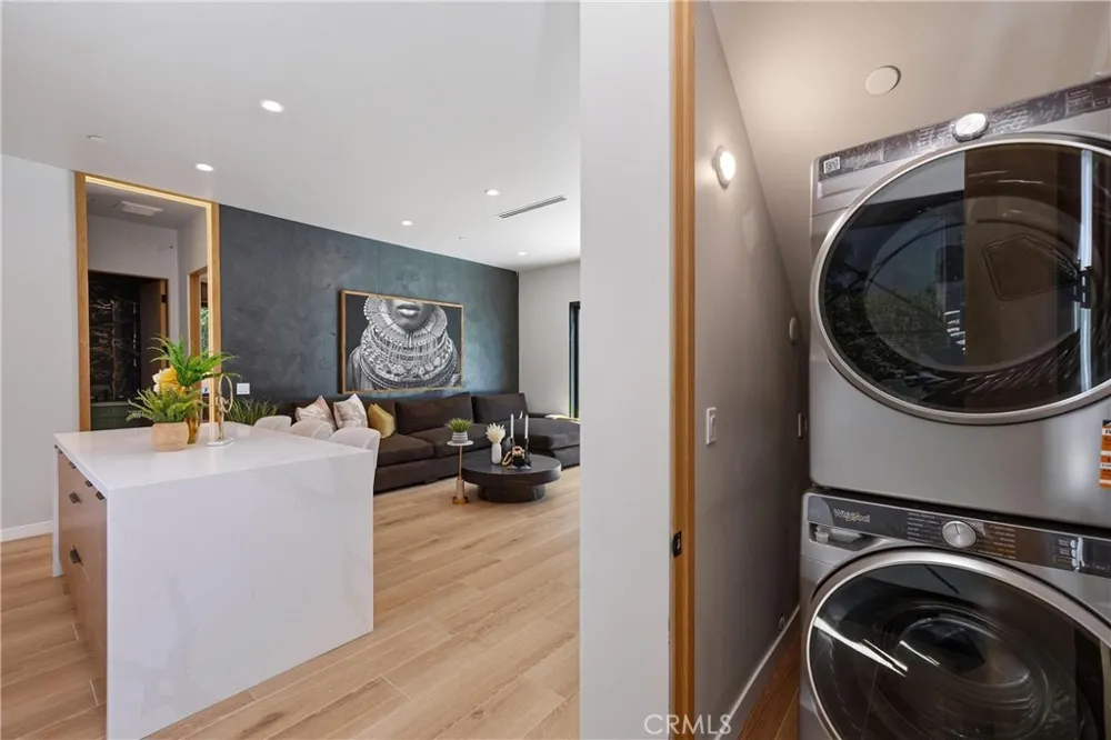 9400 Encino Avenue Northridge, CA 91325