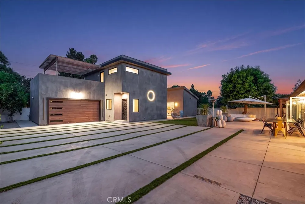 9400 Encino Avenue Northridge, CA 91325