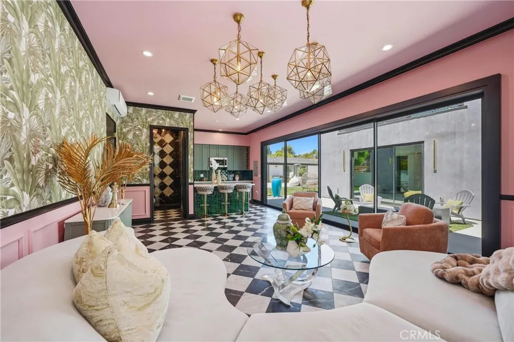 9400 Encino Avenue Northridge, CA 91325