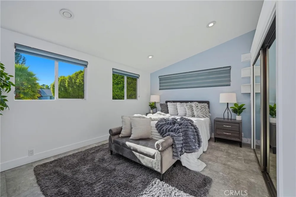 9400 Encino Avenue Northridge, CA 91325