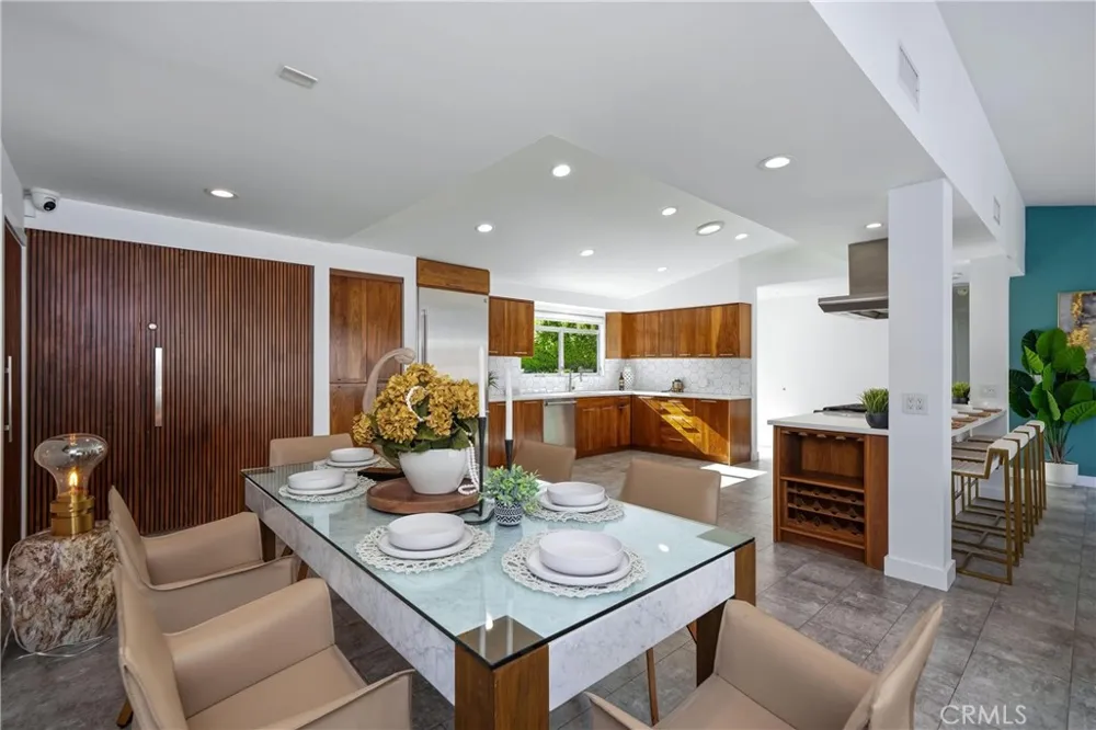 9400 Encino Avenue Northridge, CA 91325