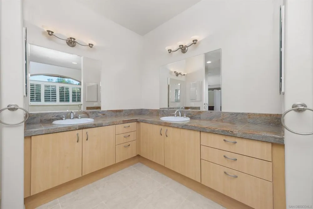 17429 Rancho Del Rio Rancho Santa Fe, CA 92067