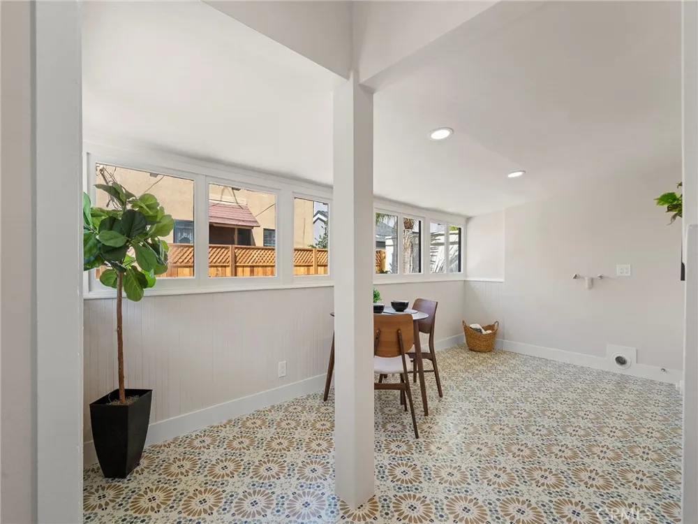 329 Eliot Lane Long Beach, CA 90814