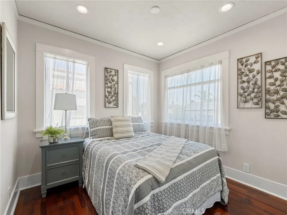 329 Eliot Lane Long Beach, CA 90814
