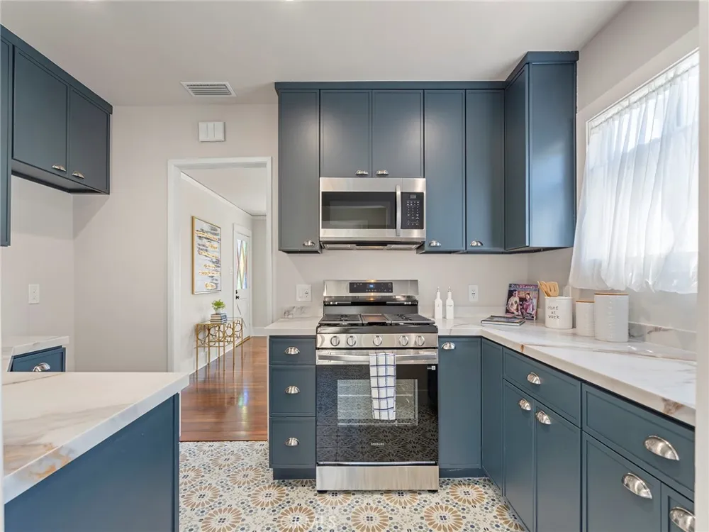 329 Eliot Lane Long Beach, CA 90814