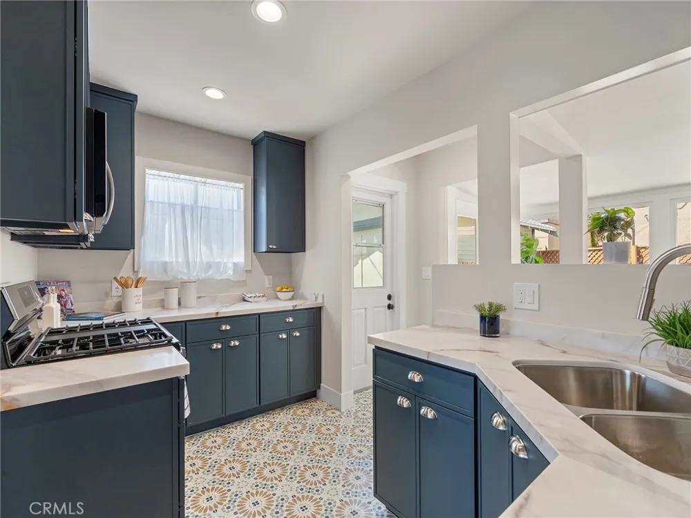 329 Eliot Lane Long Beach, CA 90814