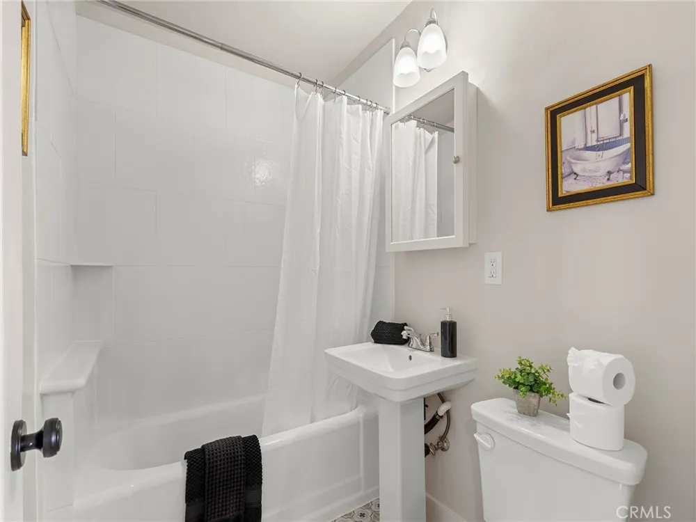 329 Eliot Lane Long Beach, CA 90814