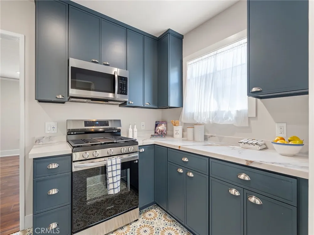 329 Eliot Lane Long Beach, CA 90814