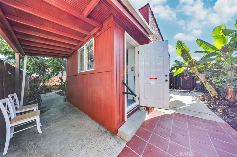 5815 Gaviota Long Beach, CA 90805