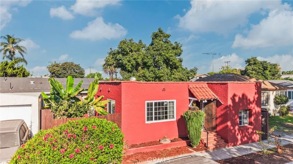 5815 Gaviota Long Beach, CA 90805