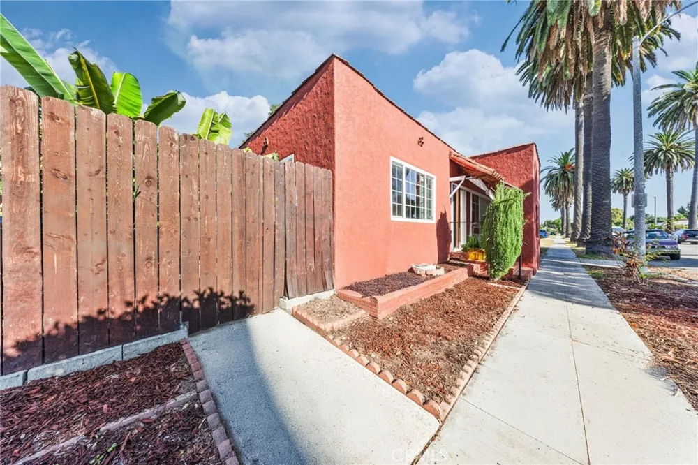 5815 Gaviota Long Beach, CA 90805