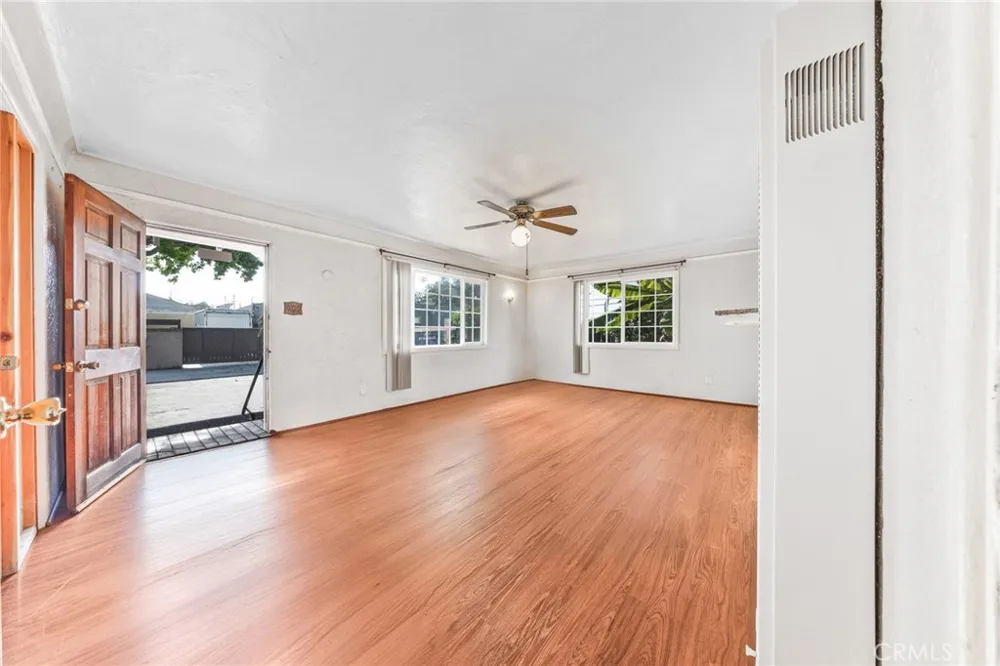 5815 Gaviota Long Beach, CA 90805