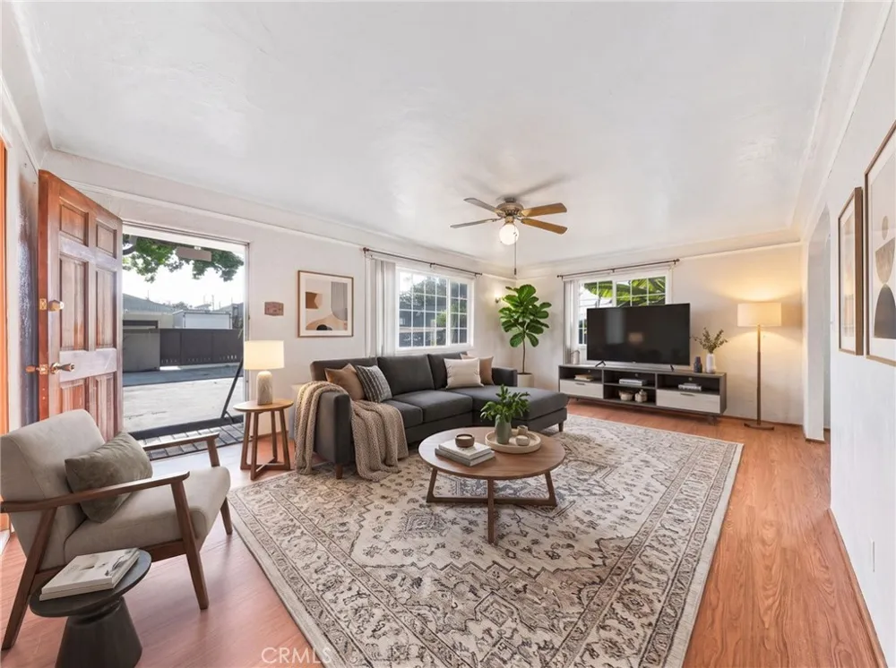 5815 Gaviota Long Beach, CA 90805