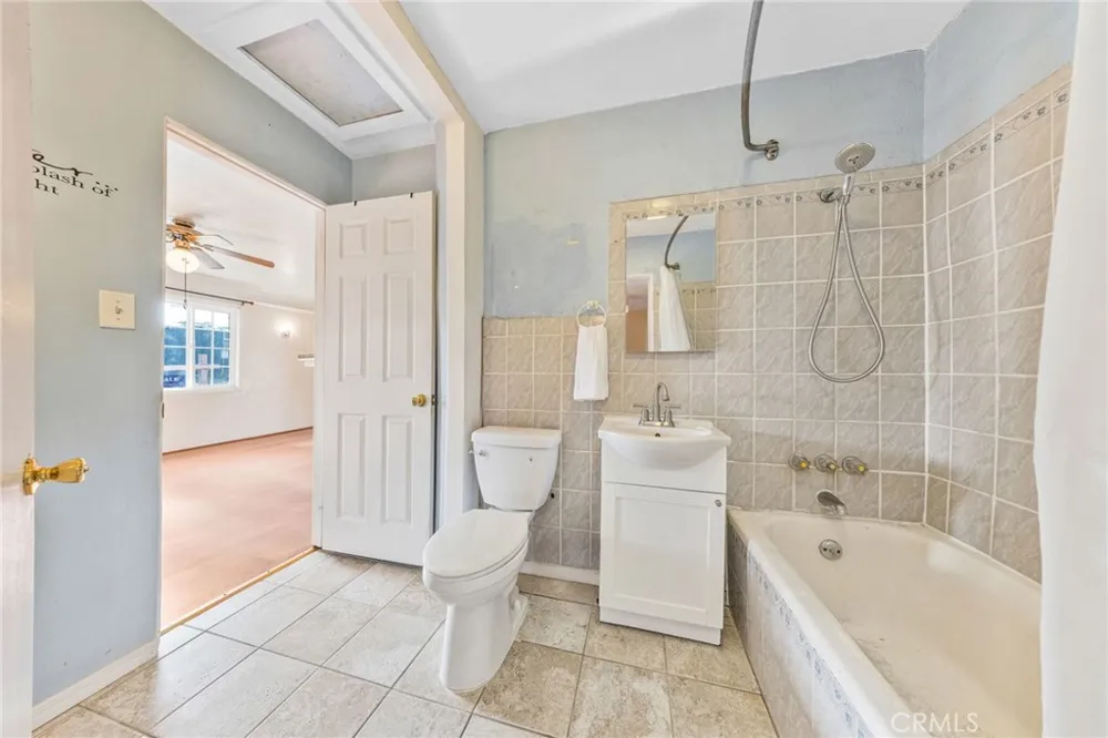 5815 Gaviota Long Beach, CA 90805