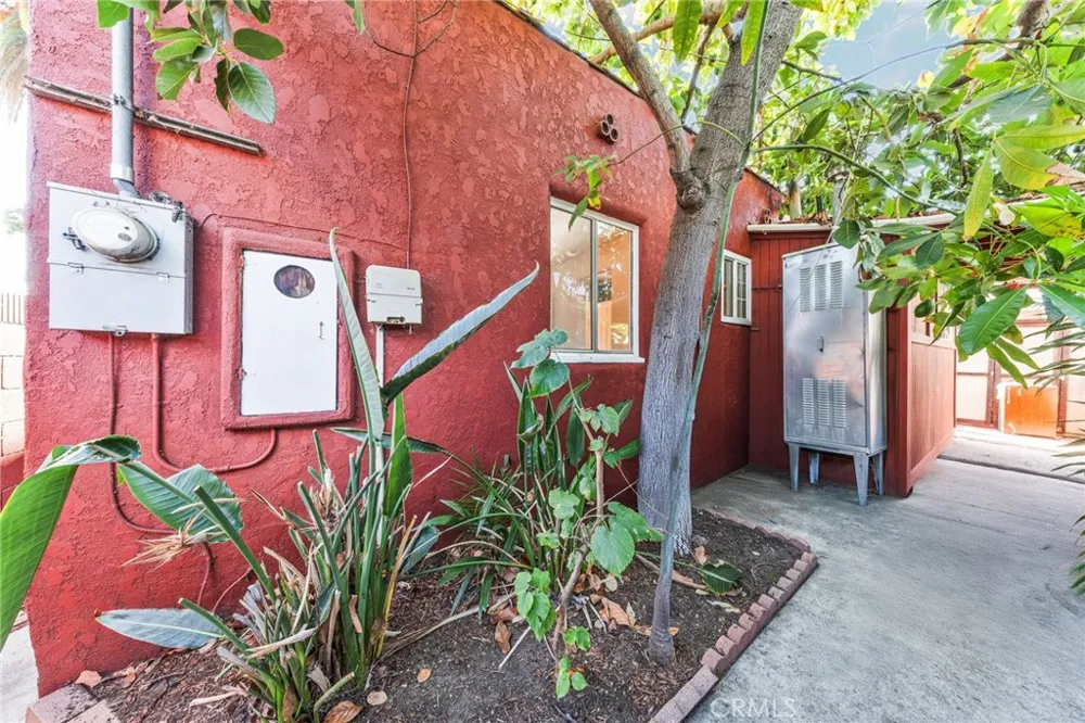5815 Gaviota Long Beach, CA 90805