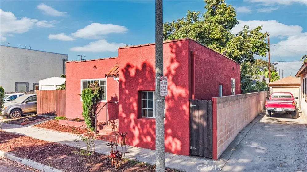 5815 Gaviota Long Beach, CA 90805