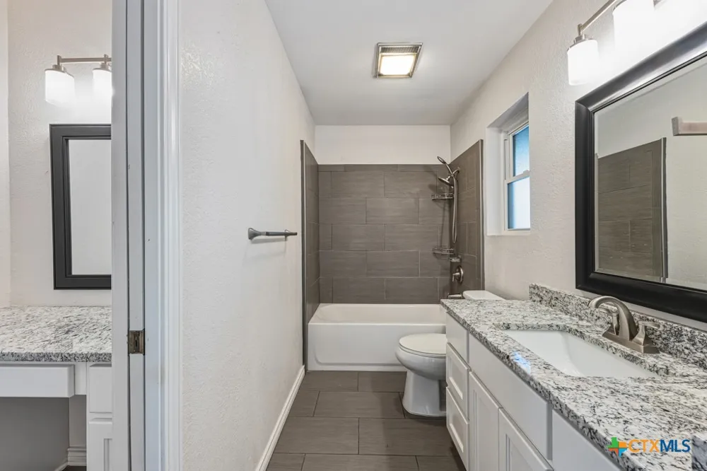21 Royal Crest New Braunfels, TX 78130