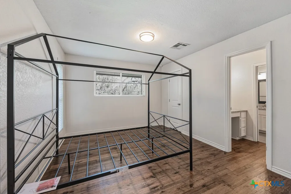 21 Royal Crest New Braunfels, TX 78130