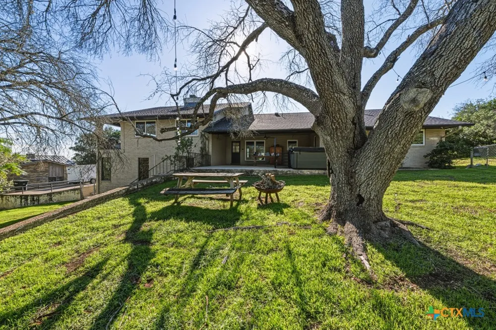 21 Royal Crest New Braunfels, TX 78130