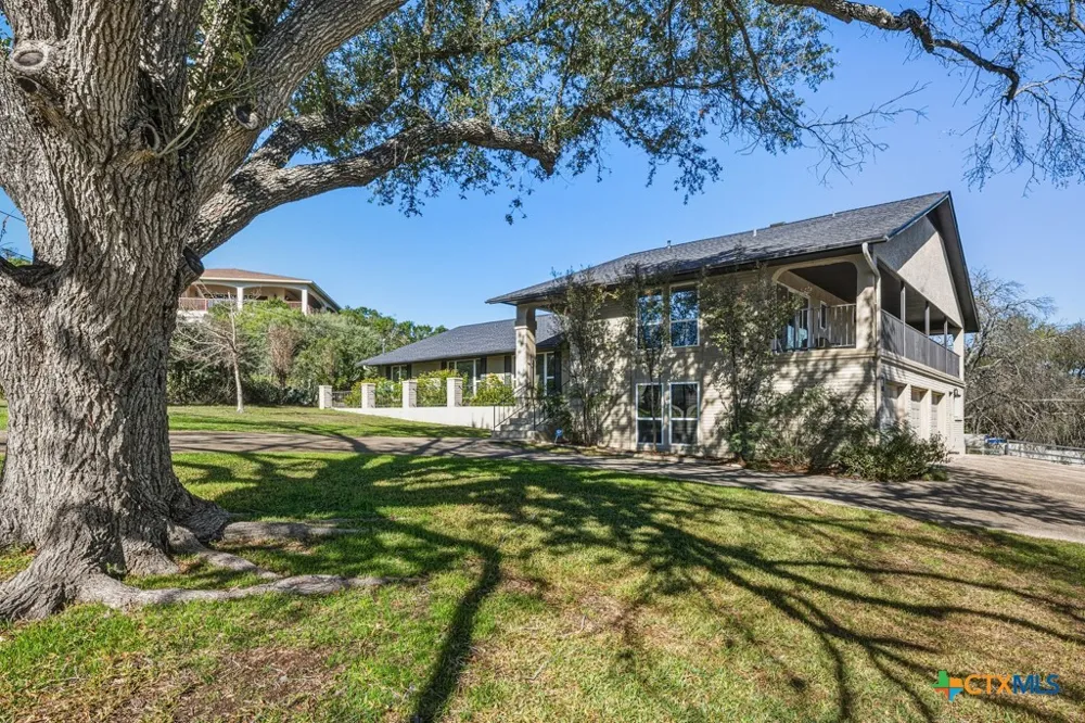 21 Royal Crest New Braunfels, TX 78130