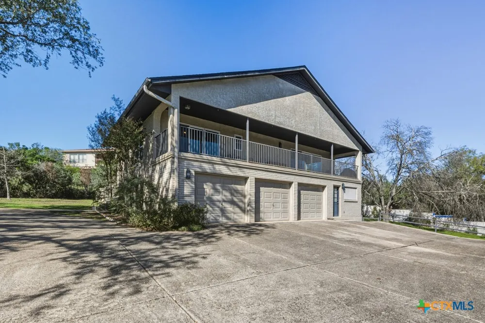 21 Royal Crest New Braunfels, TX 78130