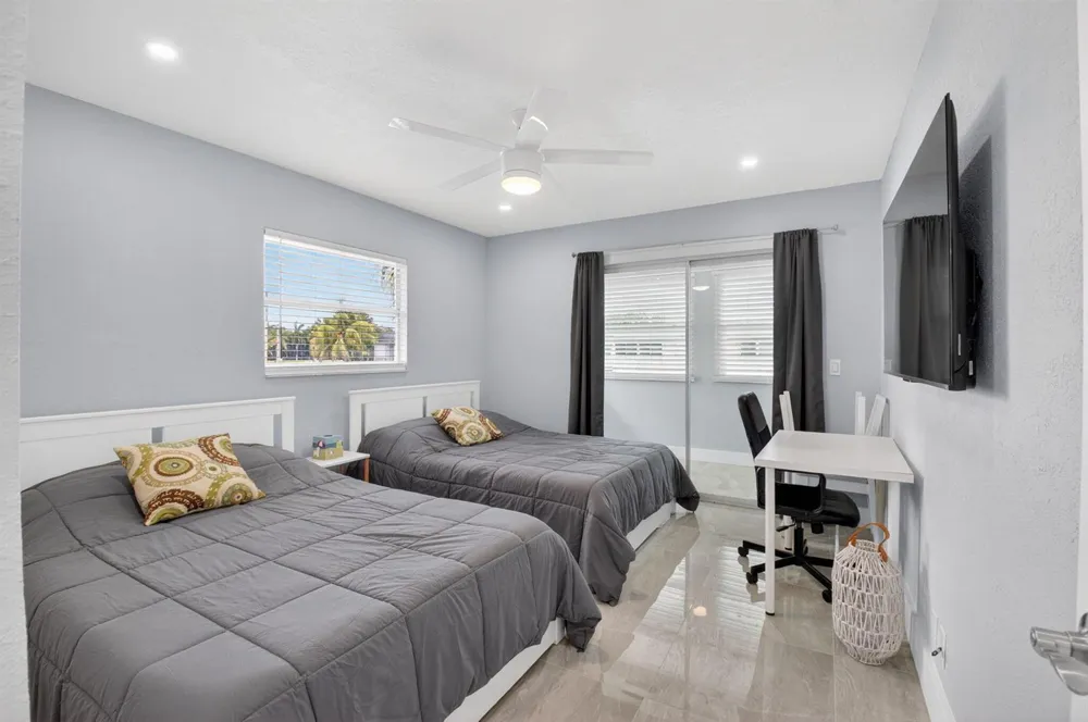 321 Saxony Trail #G Delray Beach, FL 33446