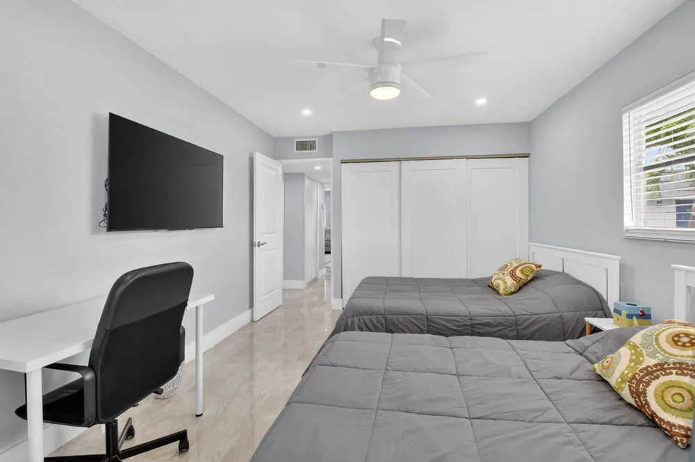 321 Saxony Trail #G Delray Beach, FL 33446