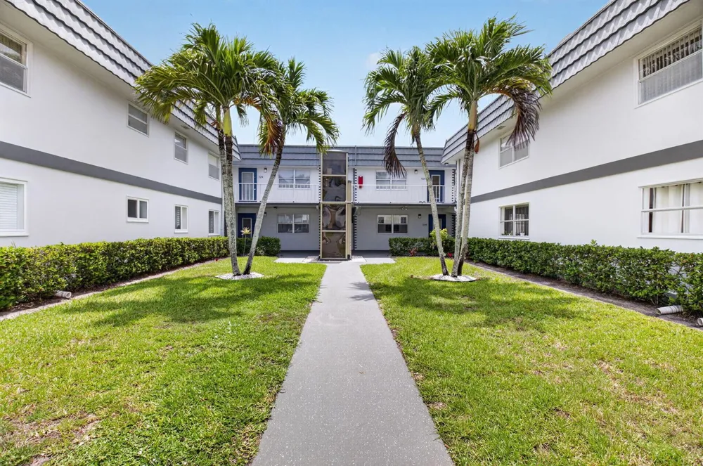 321 Saxony Trail #G Delray Beach, FL 33446