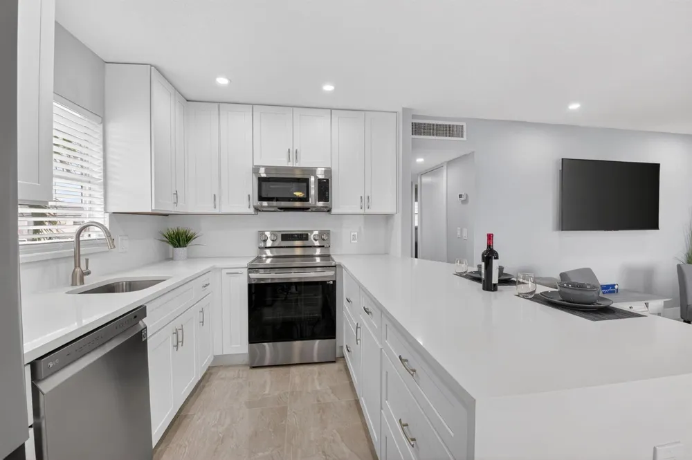 321 Saxony Trail #G Delray Beach, FL 33446