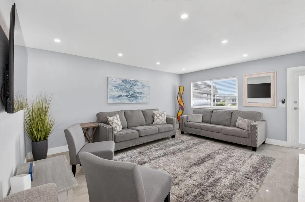 321 Saxony Trail #G Delray Beach, FL 33446