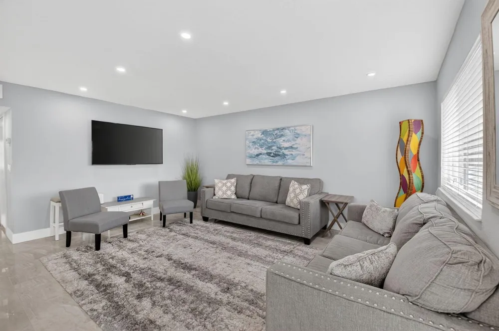 321 Saxony Trail #G Delray Beach, FL 33446