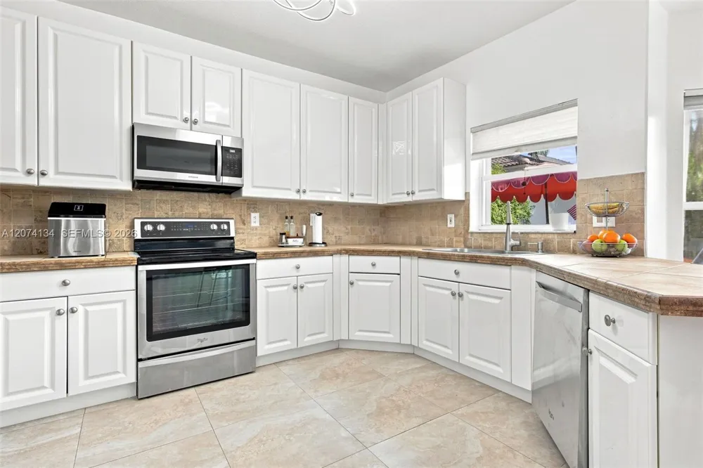 15854 SW 14th Ct Pembroke Pines, FL 33027