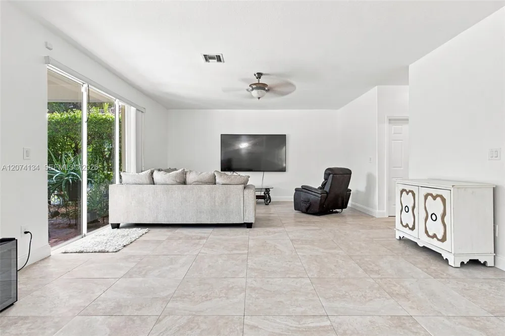 15854 SW 14th Ct Pembroke Pines, FL 33027