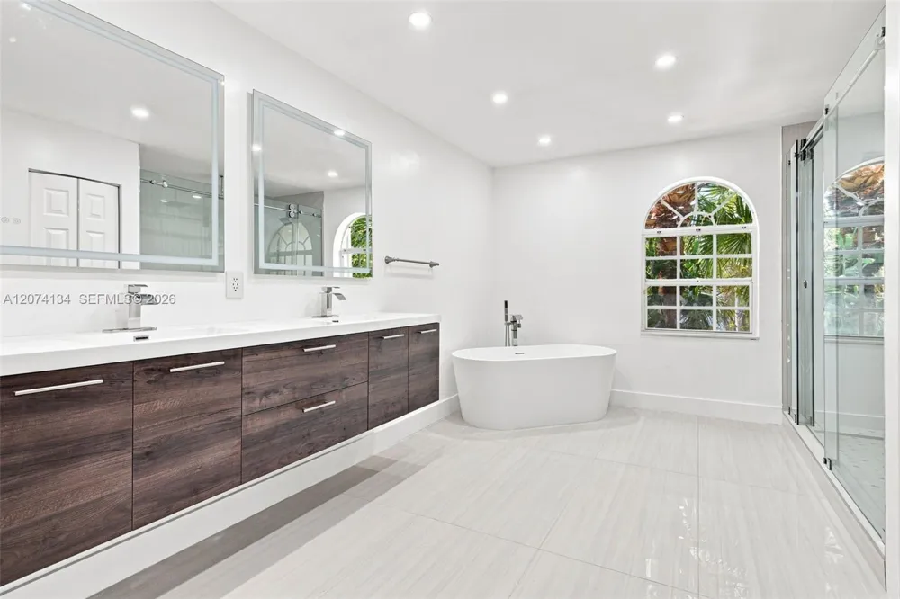 15854 SW 14th Ct Pembroke Pines, FL 33027