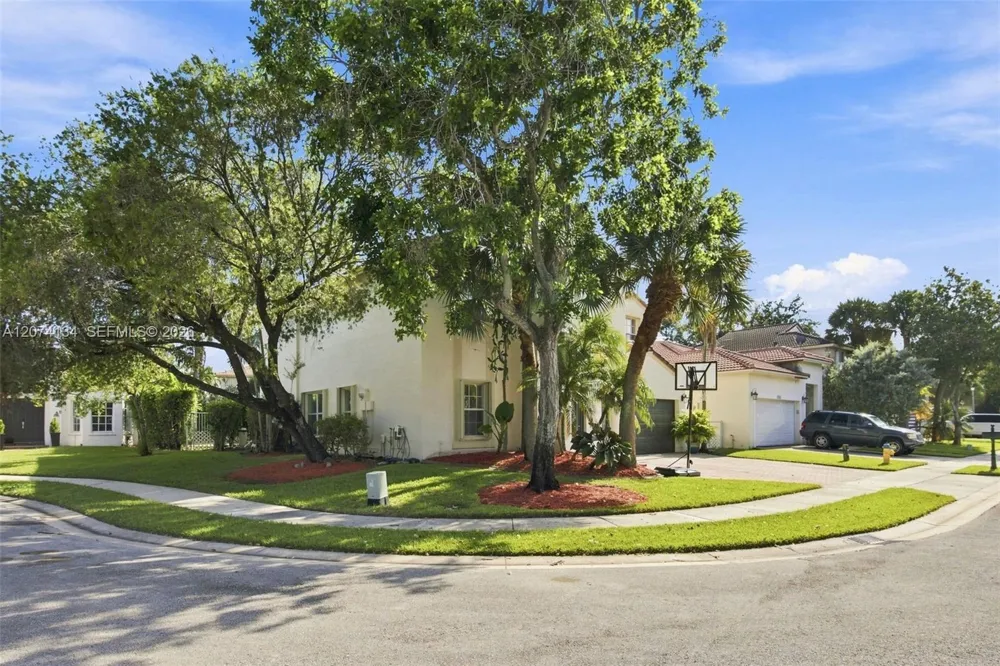 15854 SW 14th Ct Pembroke Pines, FL 33027
