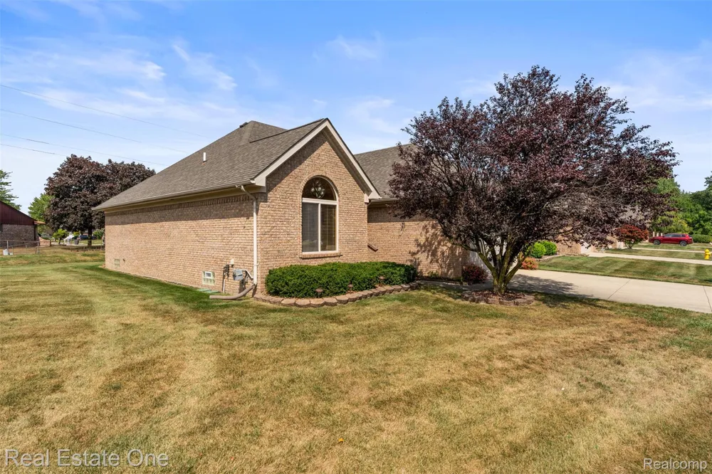 15455 Cucci Drive Clinton Charter Township, MI 48038