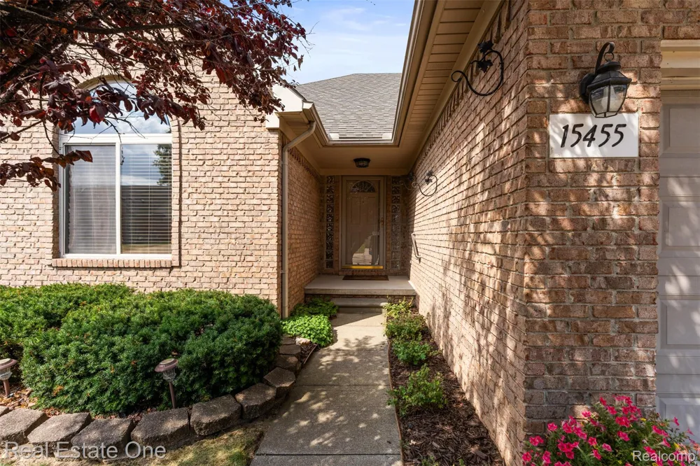 15455 Cucci Drive Clinton Charter Township, MI 48038