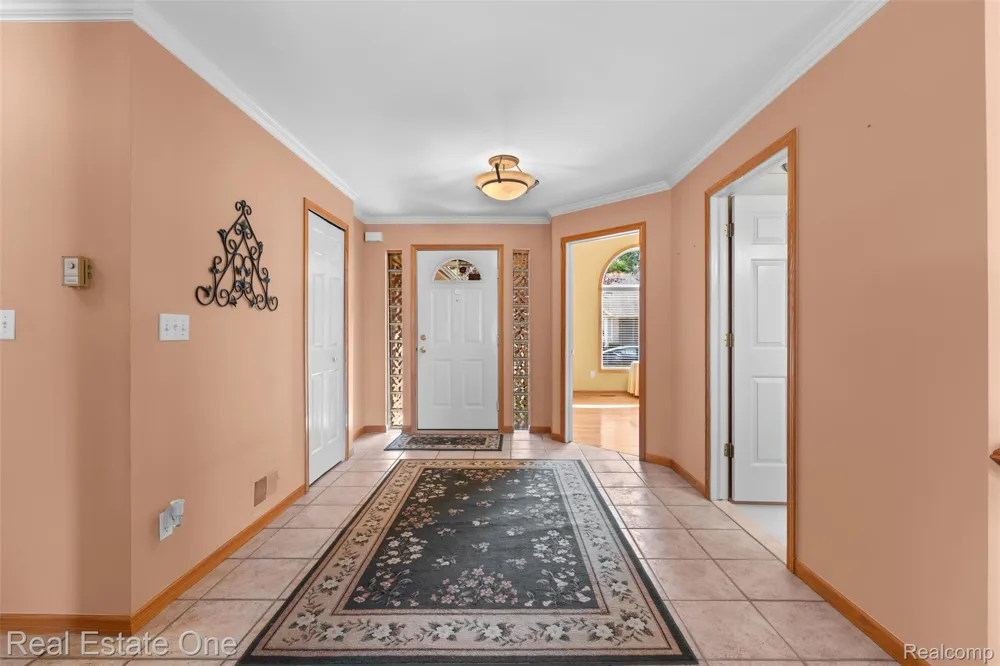 15455 Cucci Drive Clinton Charter Township, MI 48038