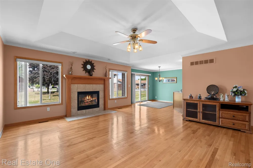 15455 Cucci Drive Clinton Charter Township, MI 48038