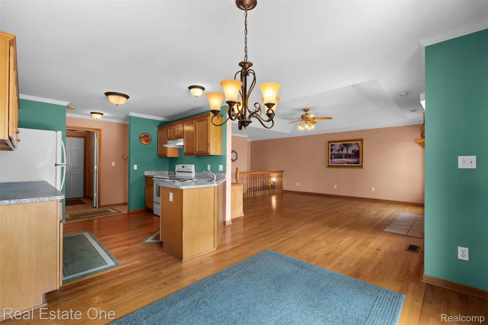15455 Cucci Drive Clinton Charter Township, MI 48038