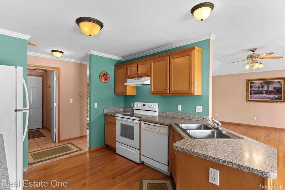 15455 Cucci Drive Clinton Charter Township, MI 48038