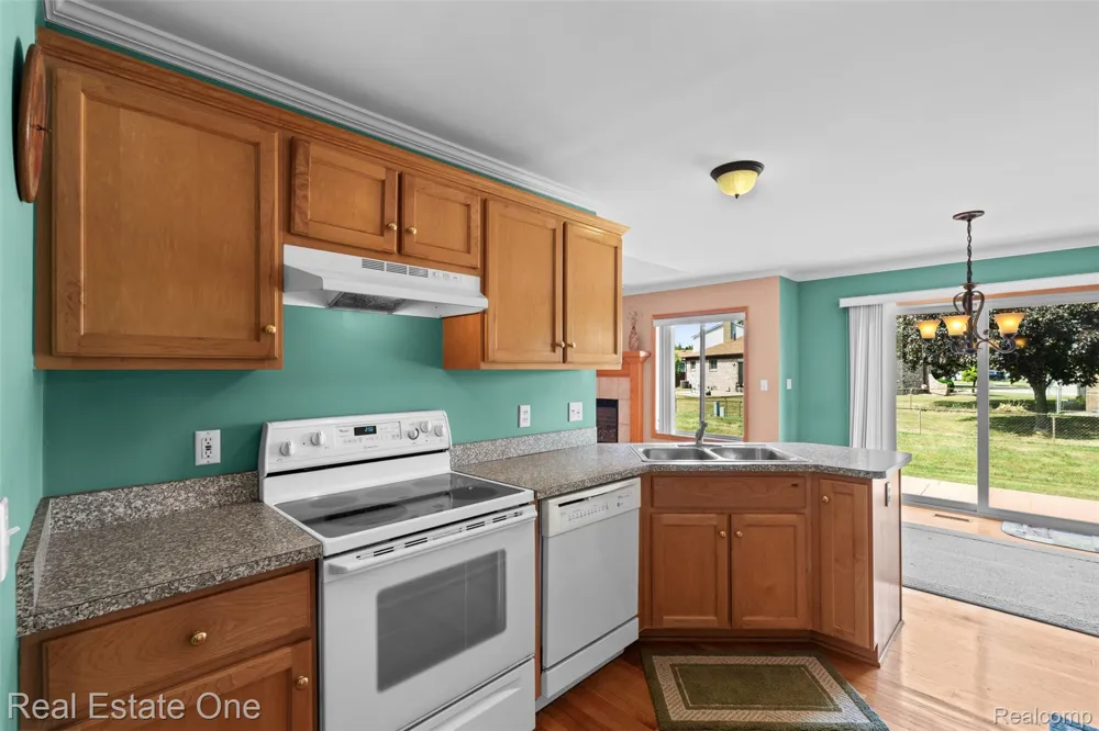 15455 Cucci Drive Clinton Charter Township, MI 48038