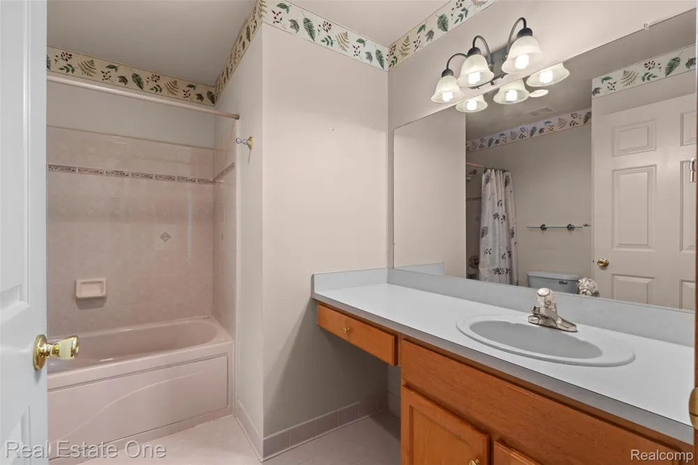 15455 Cucci Drive Clinton Charter Township, MI 48038