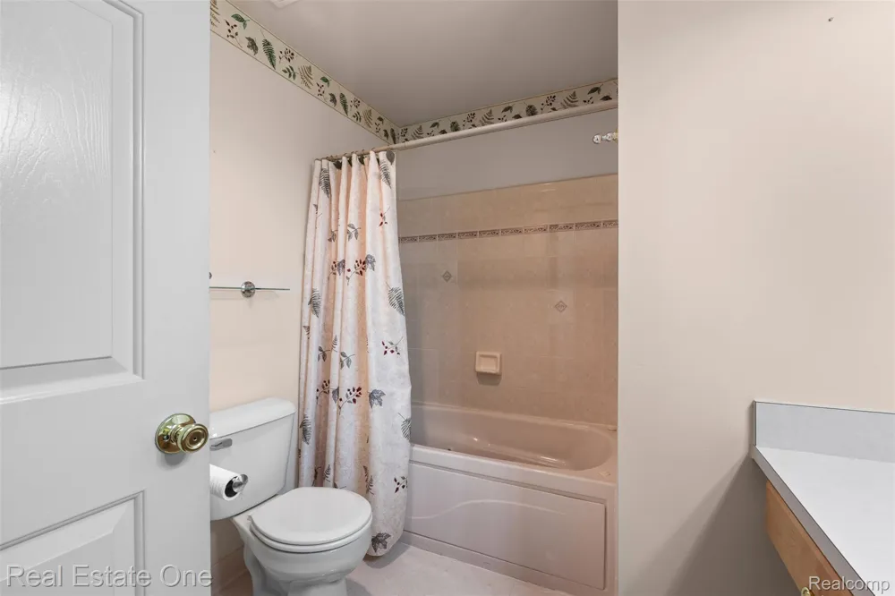 15455 Cucci Drive Clinton Charter Township, MI 48038