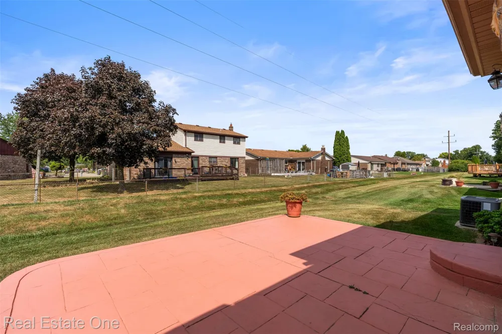 15455 Cucci Drive Clinton Charter Township, MI 48038