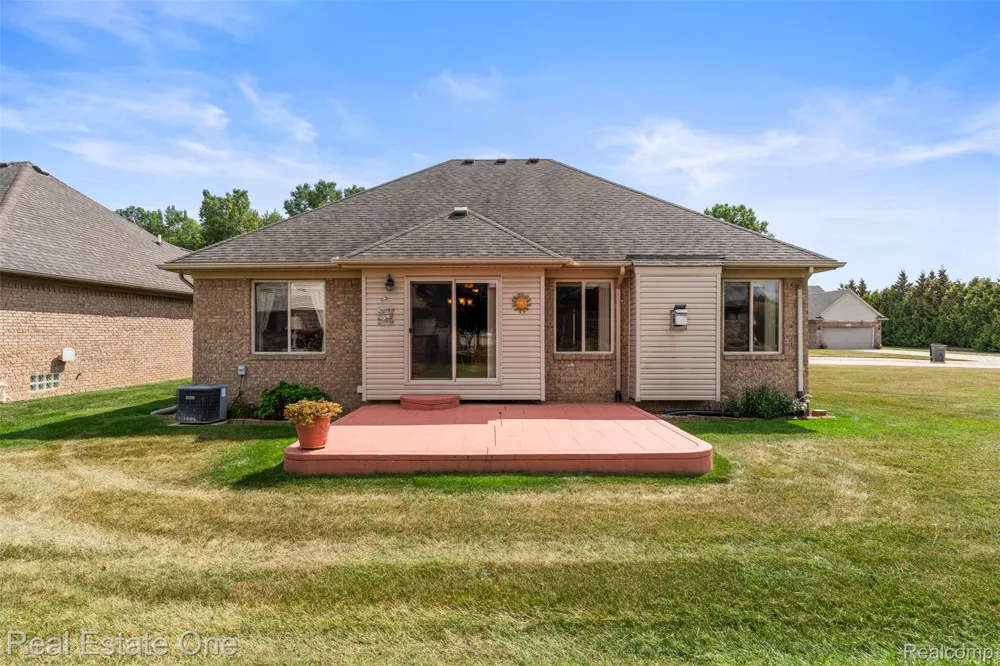 15455 Cucci Drive Clinton Charter Township, MI 48038