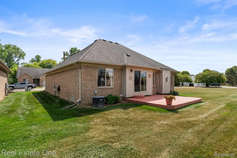 15455 Cucci Drive Clinton Charter Township, MI 48038