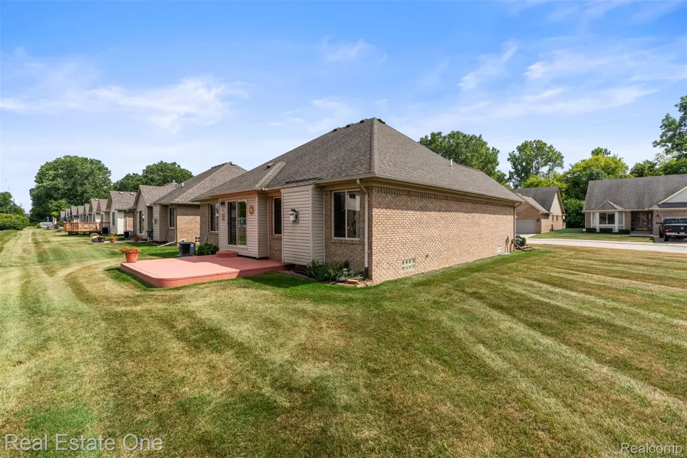 15455 Cucci Drive Clinton Charter Township, MI 48038