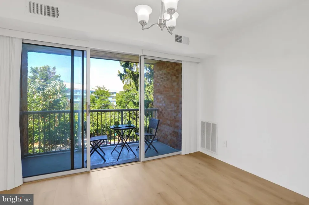 2909 CHARING CROSS ROAD #13 Falls Church, VA 22042